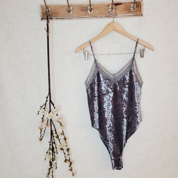 Mossimo Supply Co. Tops - MOSSIMO GREY VELVET BODYSUIT- Size S🛼